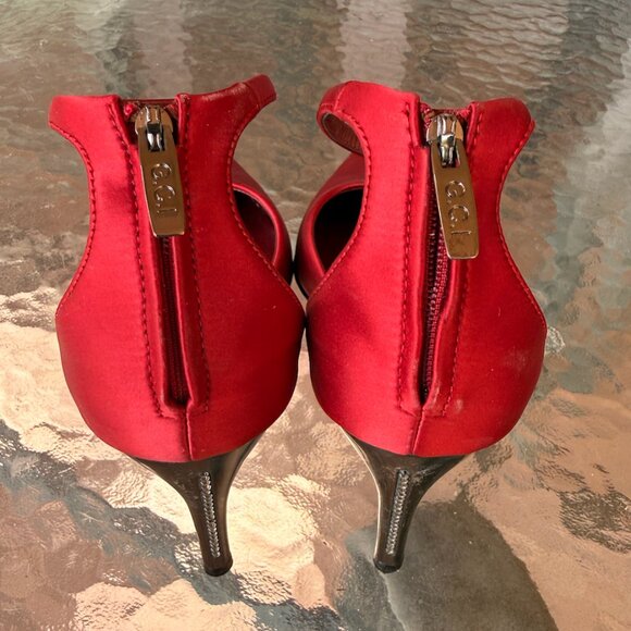 G.C.I. Red Marni Suede Pointed-Toe Heels (Size: 6M) - Picture 2 of 3
